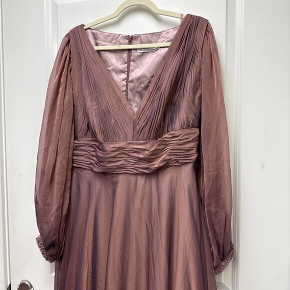 Mac Duggal Plus Size 16W Pink Puff Sleeve Embellished Cuff V-Neck A Line Gown - Picture 7 of 16